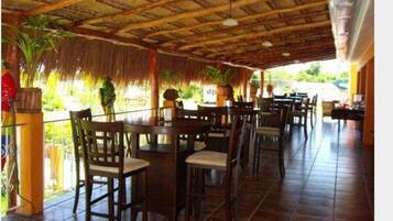 Desayuno a la carta todos los días (con cargo)