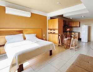 Standard Room | In-room safe, blackout curtains, iron/ironing board, free WiFi - JP Hotels & Suites (Lazaro Cardenas)