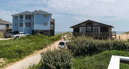 Semi-Oceanfront Ground Level Apt🌊 Basic, Beachside Living⛱Private Access Road