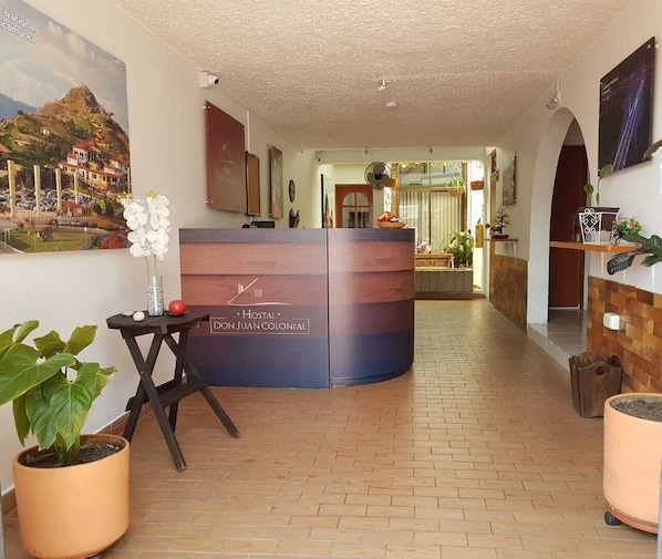 Reception - Hotel Don Juan Colonial (Floridablanca)