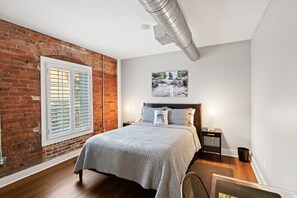 2 bedrooms, travel crib, free WiFi, bed sheets