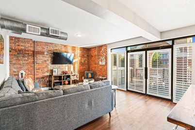 HIGH END CUSTOM Penthouse in the CENTER of Downtown Auburn! 