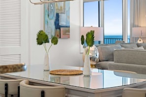 Interior - Leeward Key 805 two king bedrooms, Beach Service and spactacular views!! (Miramar Beach)