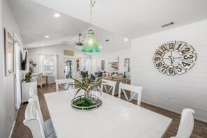 Dining - 4 min to Beach - Next to Pool - Great Outdoor Living Area. (Destin)