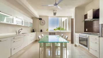 Fridge, microwave, oven, stovetop