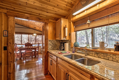 Relax with peaceful river views and wildlife sightings. A perfect retreat.