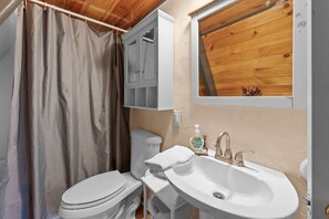 Dusche, Whirlpool, Haartrockner, Handtücher