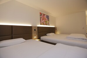 Soundproofing, iron/ironing board, free WiFi, bed sheets - Galeria Hotel Walldorf (Moerfelden-Walldorf)