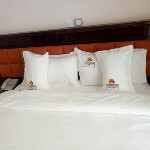 Chambre Double | Bureau, fer et planche à repasser, Wi-Fi gratuit, draps fournis