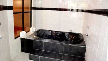 Habitación estándar, tina | Tina profunda