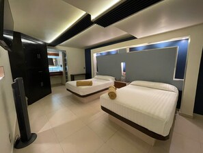 A hotel room with two beds, a flat-screen TV, and a bathroom with a mirror and sink. - Hotel Cuandón (Tepeji del Río de Ocampo)