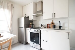 冰箱、烤箱、茶具/咖啡用具、厨具/餐具