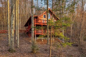 Exterior - 🌈Skylight: Private Outdoor Space, Game Room, Hot Tub✅Pets (Sevierville)