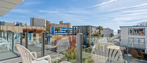 3 Bedroom Condo Sleeps 10 | Terrazza/patio