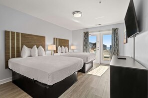 3 Bedroom Condo Sleeps 10 | Escrivaninha, ferros/tábuas de passar roupa, Wi-Fi de cortesia