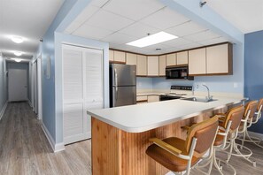 Fridge, microwave, oven, dishwasher - Spacious and Beautiful 1 Bedroom Condo in North OC with Outdoor Pool! (Ocean City)