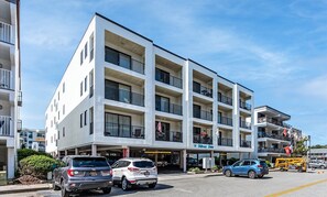 Exterior - Spacious and Beautiful 1 Bedroom Condo in North OC with Outdoor Pool! (Ocean City)