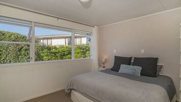 3 bedrooms, iron/ironing board, WiFi