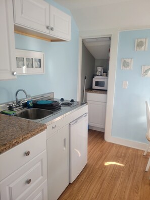 Habitación doble estándar, baño en la habitación (Cottage 04) | Cocina privada