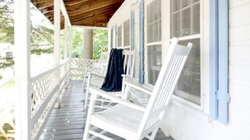 2 River Road Inn and Cottages