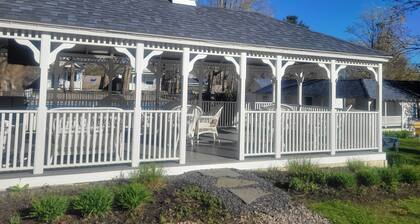 2 River Road Inn and Cottages