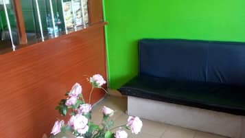 Área de estar no saguão