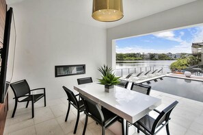 Outdoor dining - Modern Paradise by Five Star Properties (Destin)