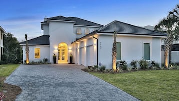 House, 5 Bedrooms | Exterior