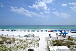 Condo, 3 quartos | Praia | Na praia