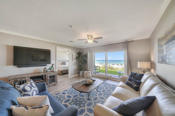 Condo, 3 quartos | Sala de estar | TV