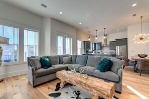Ferienhaus, 6 Schlafzimmer | Wohnzimmer | Fernseher