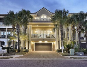 House, 5 Bedrooms | Exterior