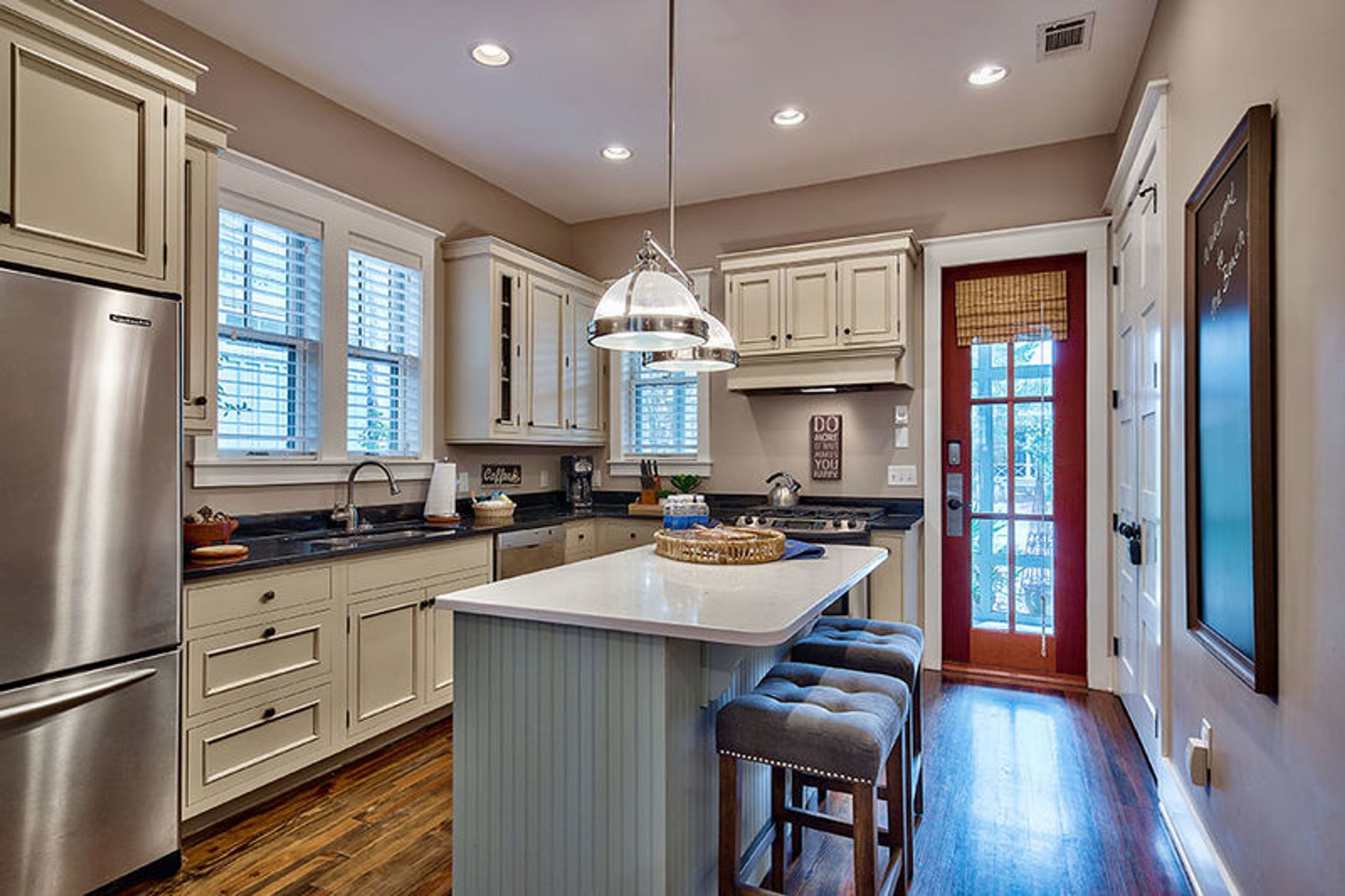 House, 3 Bedrooms | Private kitchen | Fridge, microwave, oven, dishwasher