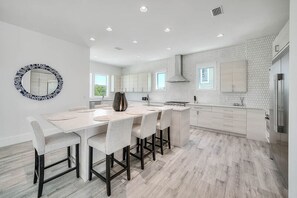 Casa, varias camas | Cocina privada | Microondas 