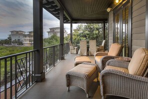 House, 5 Bedrooms | Balcony