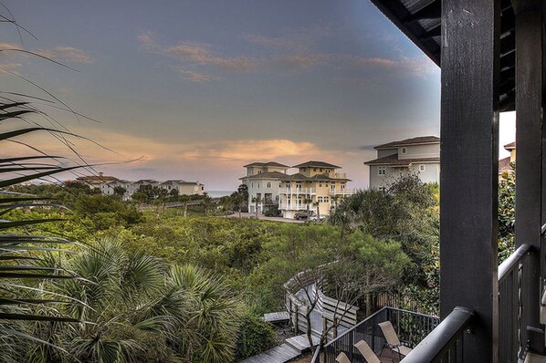House, 5 Bedrooms | Balcony