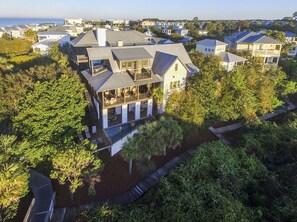 House, 5 Bedrooms | Exterior