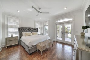 House, Multiple Beds