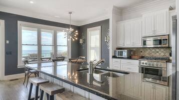 House, Multiple Beds | Private kitchen | Fridge, microwave, stovetop, dishwasher