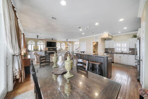 House, 4 Bedrooms | Dining