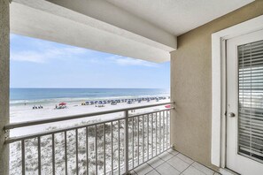 House, 4 Bedrooms | Balcony