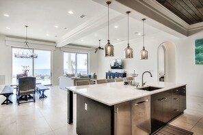 House, Multiple Beds | Private kitchen | Fridge, oven - Casa del Rey by Five Star Properties (Santa Rosa Beach)