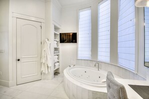 House, Multiple Beds | Bathroom | Jetted bath, towels