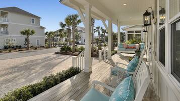 House, 5 Bedrooms | Balcony