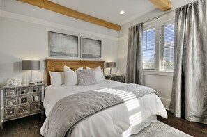 5 bedrooms, individually decorated, individually furnished, bed sheets - Driftwood by Bliss Beach Rentals (Santa Rosa Beach)