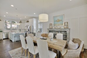 Dining - Driftwood by Bliss Beach Rentals (Santa Rosa Beach)