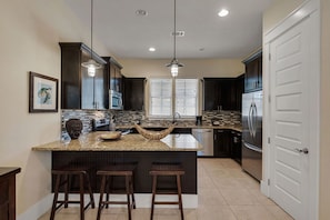 House, 5 Bedrooms | Private kitchen