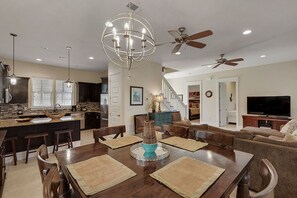 House, 5 Bedrooms | Dining