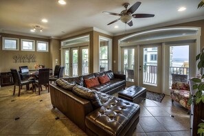 House, 3 Bedrooms | Living room | Flat-screen TV