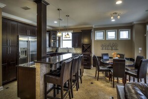 House, 3 Bedrooms | Private kitchen | Microwave